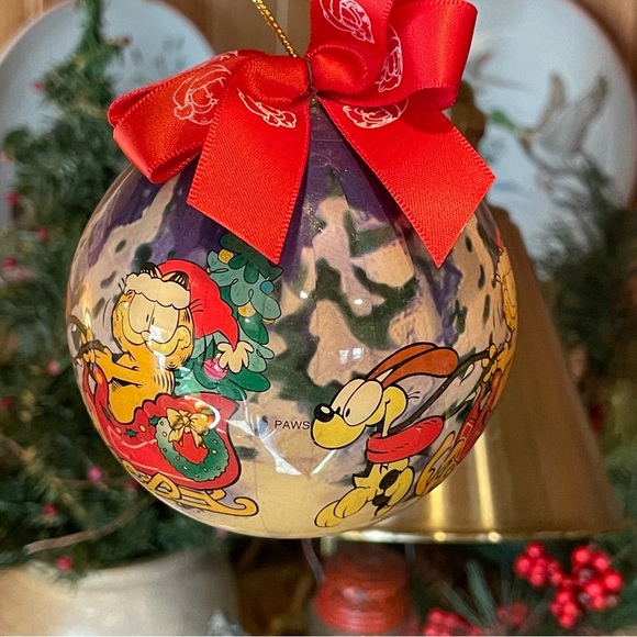 Paws MaTrix  Garfield Christmas Ball Ornament 1996  Vntg  collectible - Picture 1 of 7